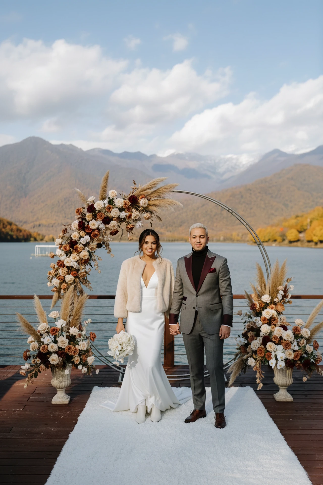 Свадьба на двоих на озере в Грузии