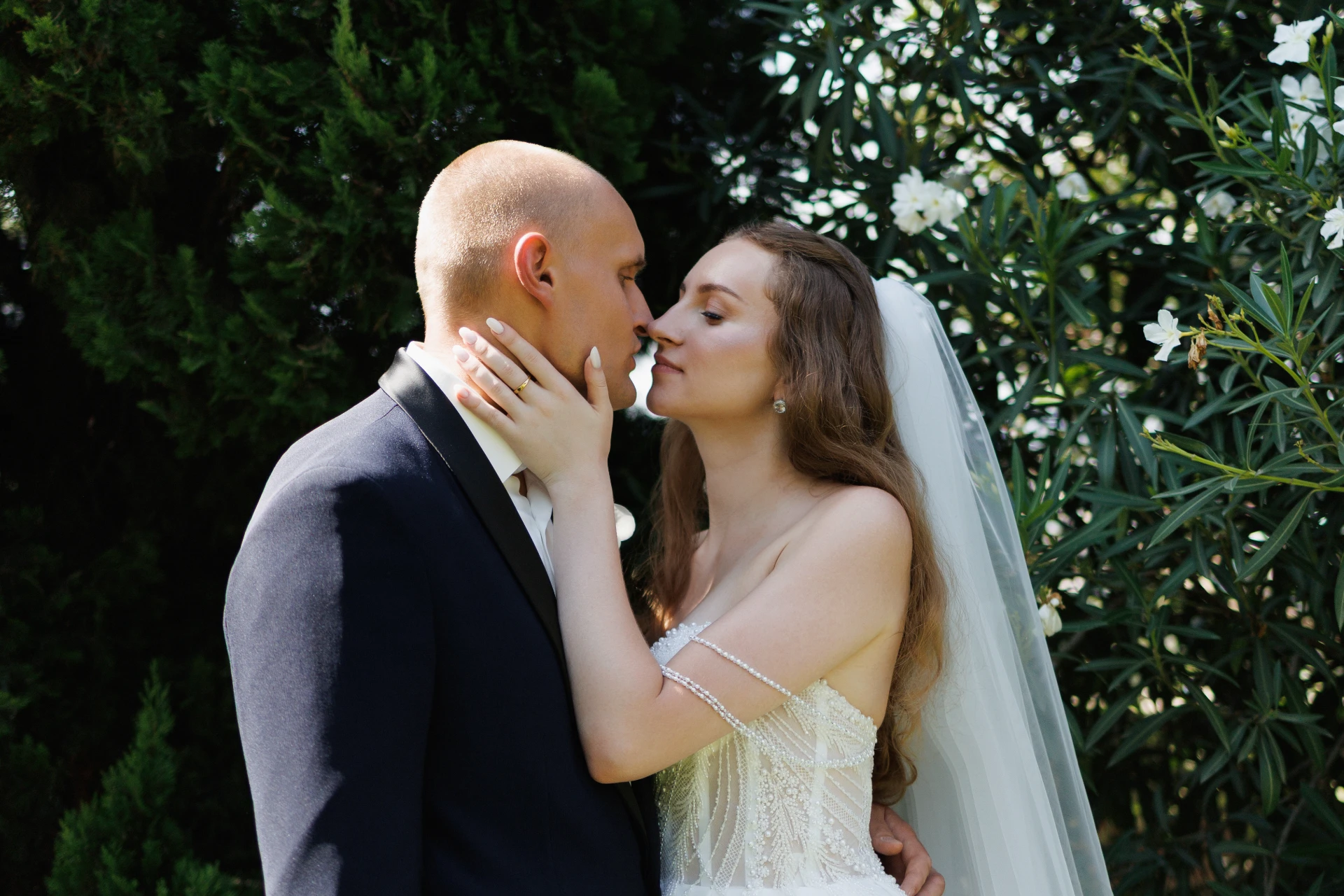 Лесная свадьба в Грузии летом для пар из-за границы