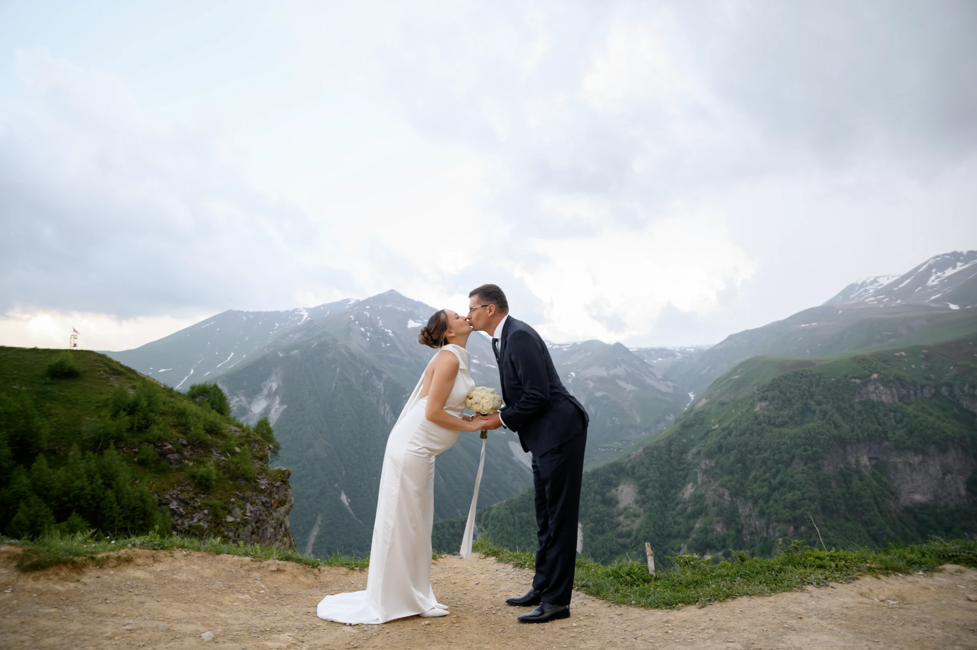 Выездная регистрация брака в горах Грузии для иностранцев