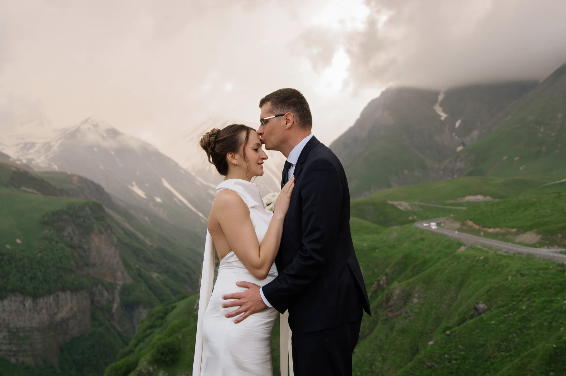 Свадьба с видом на Казбег в Грузии
