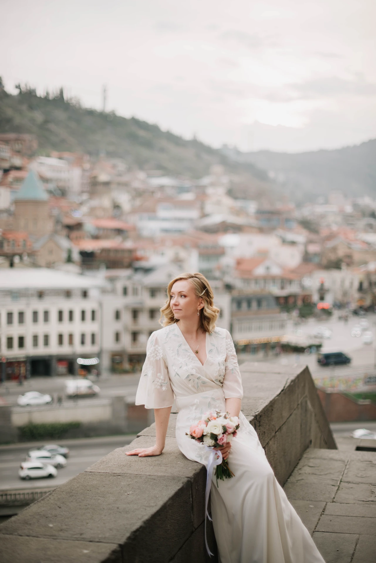 Идеальная свадьба на открытом воздухе для иностранцев с видом на горы