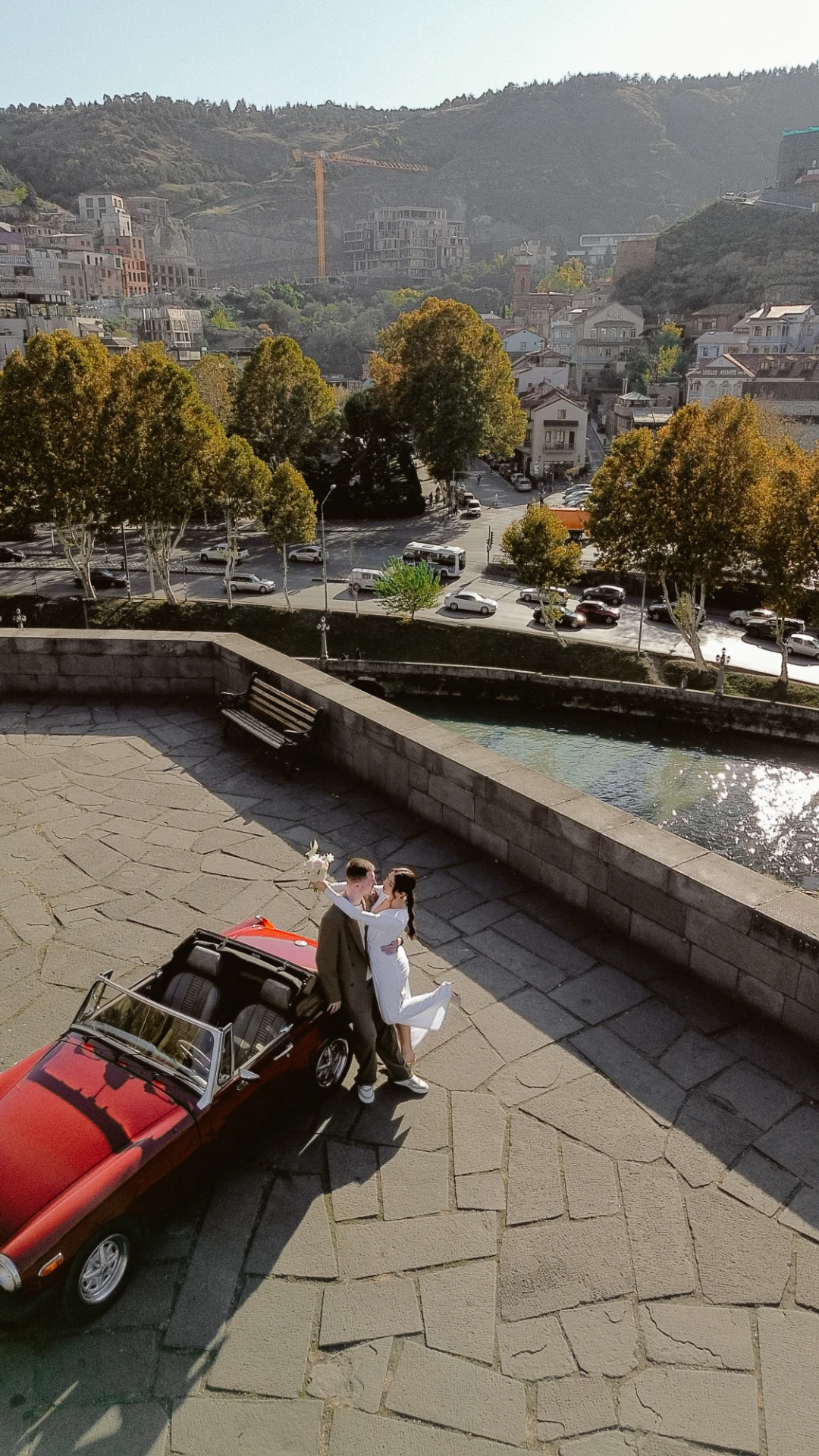 Свадебная фотосессия в Тбилиси в автомобиле