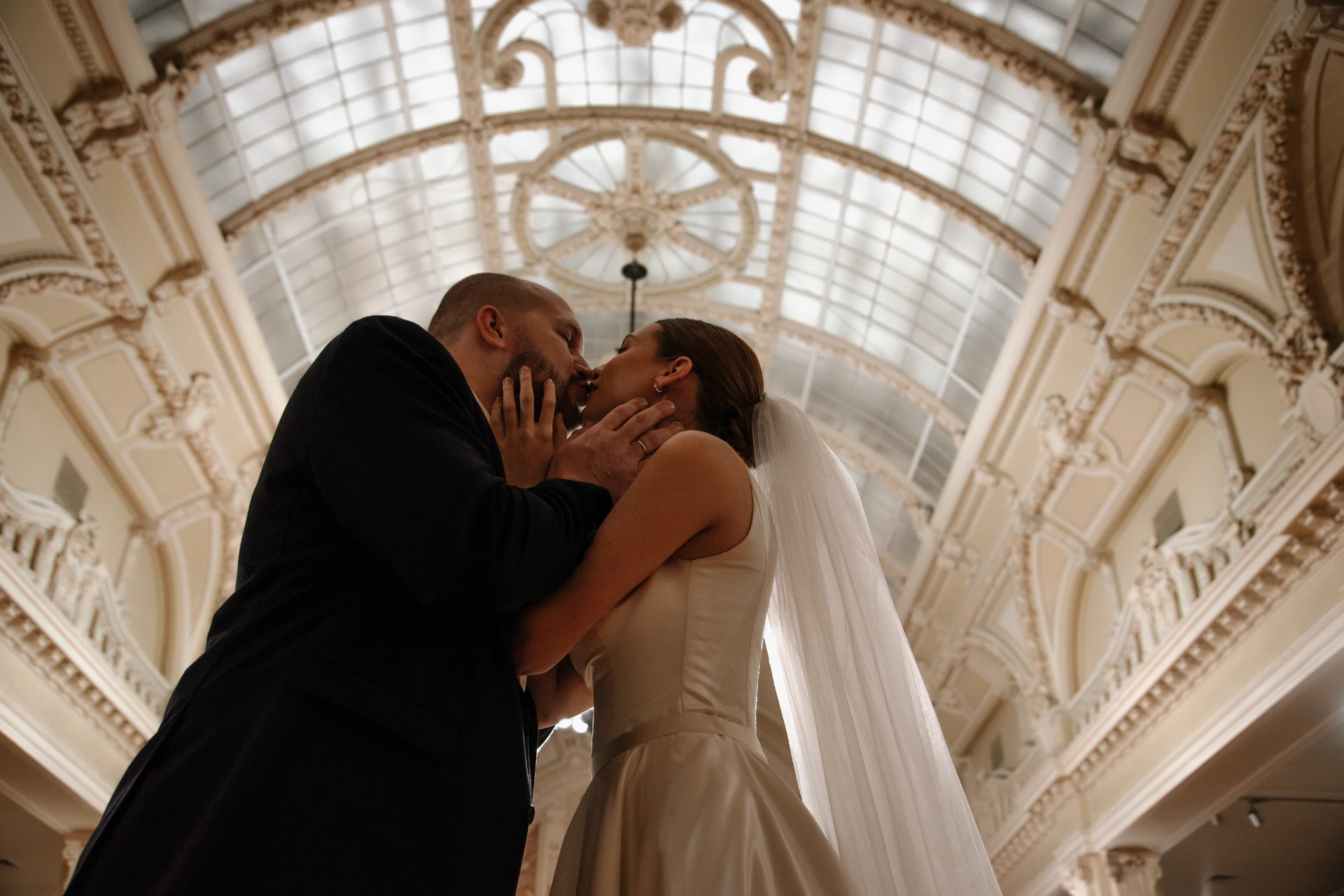 Зимняя свадебная церемония в Грузии с элегантным декором