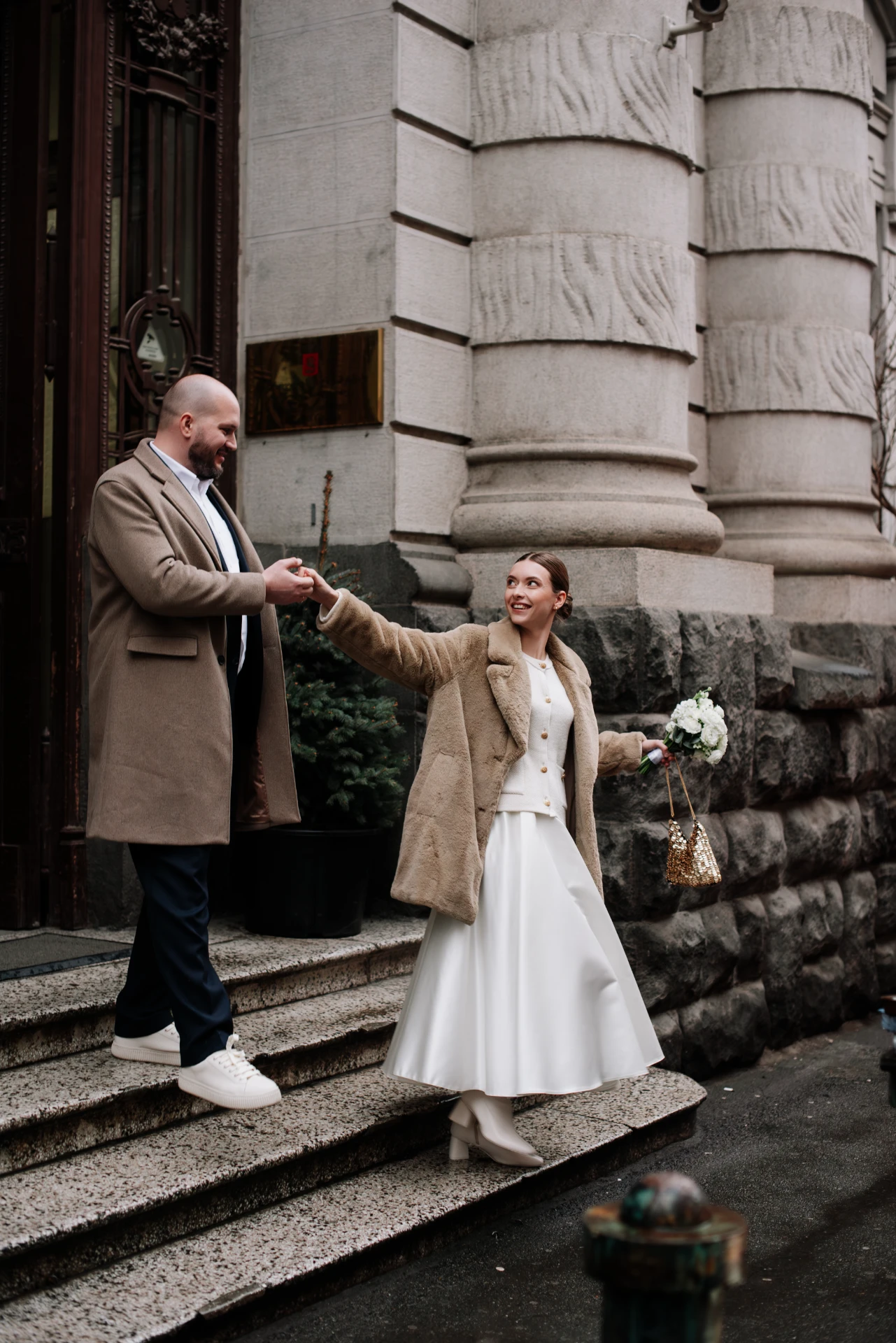 Зимняя свадьба в Грузии для иностранной пары с уютной атмосферой