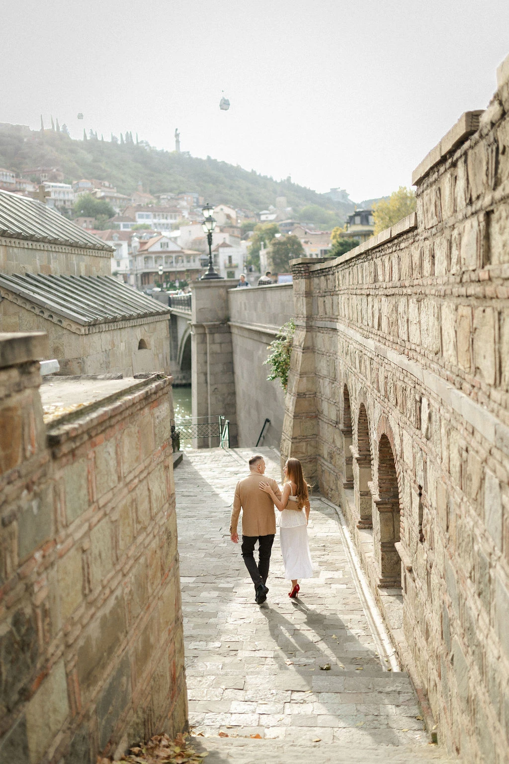 Свадебная съемка осенью в Старом Тбилиси для иностранцев