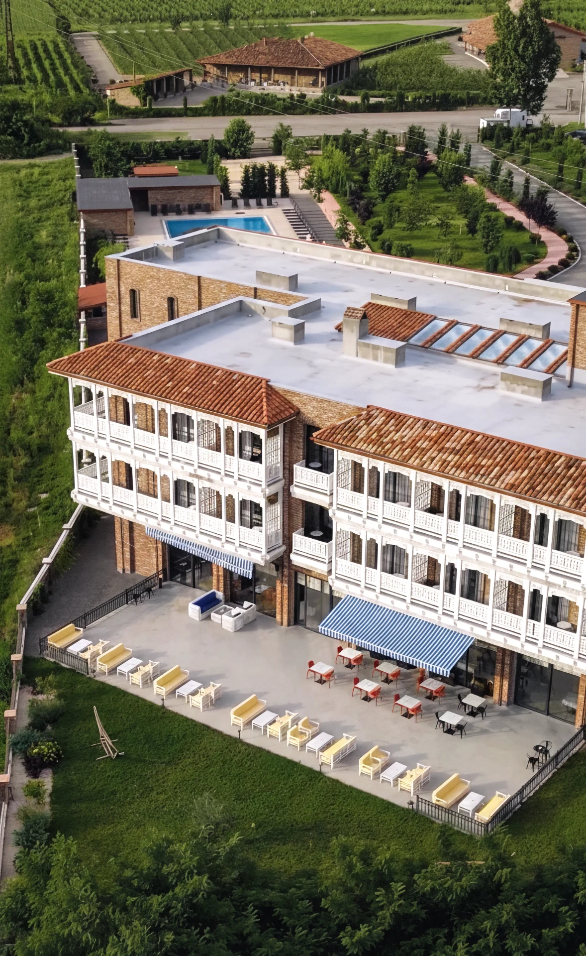 Свадебная церемония в Грузии в Chateau Artwine для иностранных пар