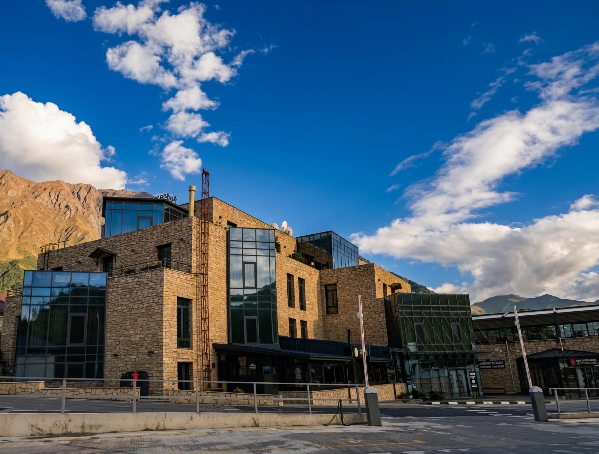 Свадьба в отеле Porta Caucasia Kazbegi