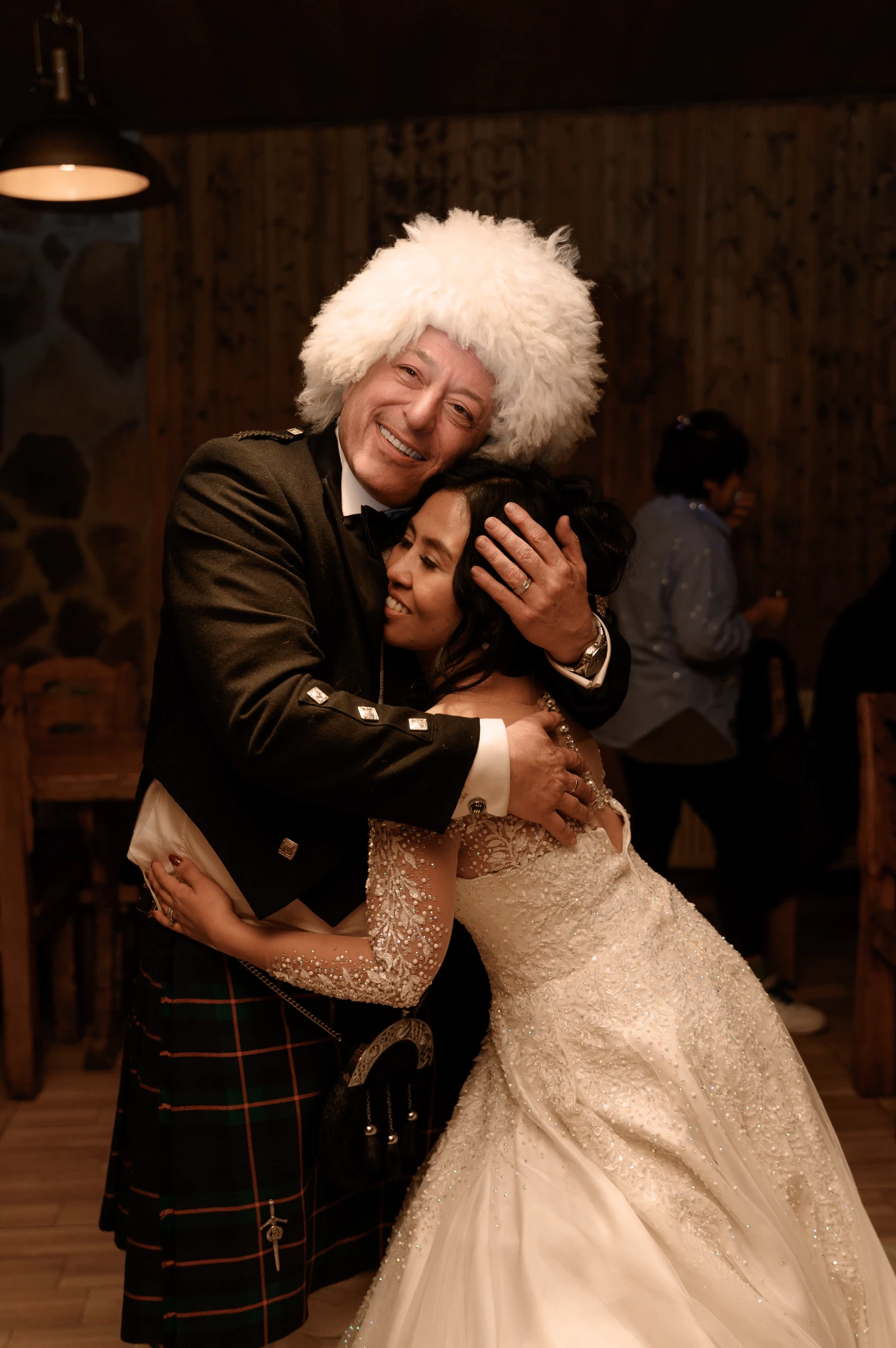 иностранцы празднуют свадьбу в Грузии зимой