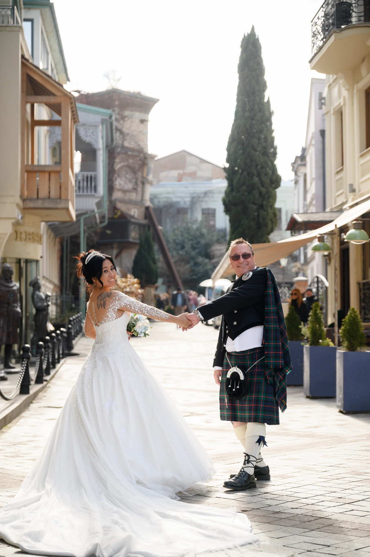 Брак в Великобритании для иностранцев: почему пары все чаще выбирают Грузию